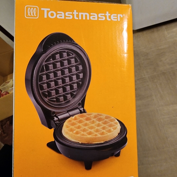 Toastmaster 4" Mini Belgian Waffle Maker TM-46WM NEW - Picture 3 of 5